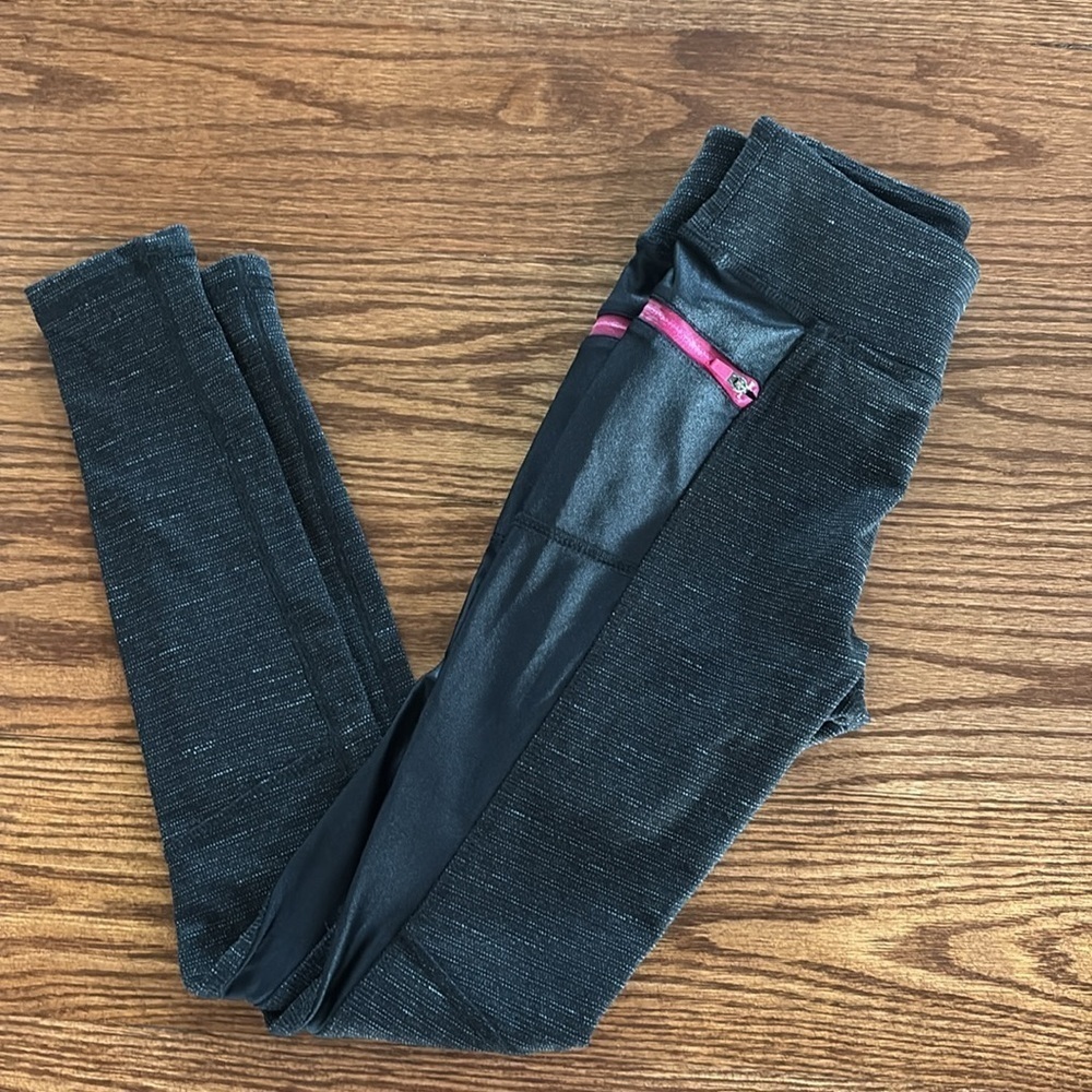 Alala women’s Black gray performance Leggings with Pink zip / pockets workout XS